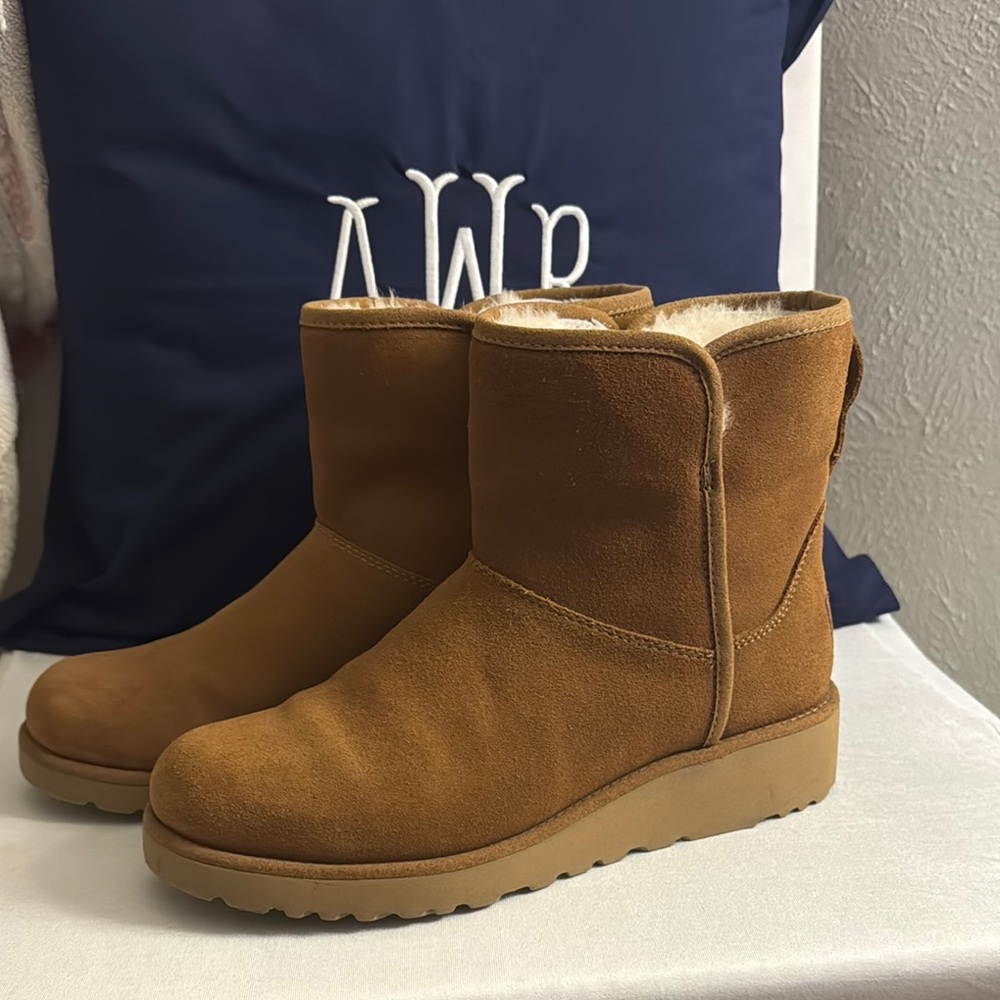 UGG Classic Short Chestnut Boots